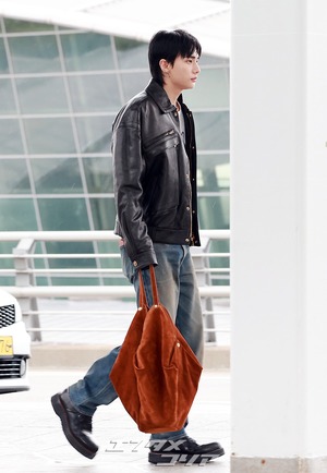 【フォト】Stray Kidsヒョンジン、さりげないのにおしゃれ…VERSACEのショーに出席するためイタリアへ