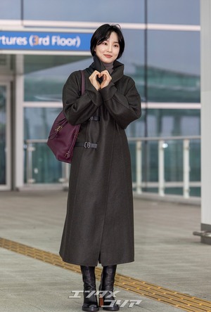 【フォト】パン・ヒョリン、コート＆ブーツで秋の装い…洗練されたビジュアル