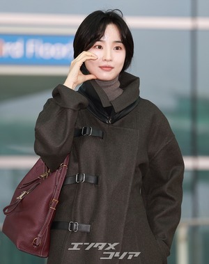 【フォト】パン・ヒョリン、コート＆ブーツで秋の装い…洗練されたビジュアル