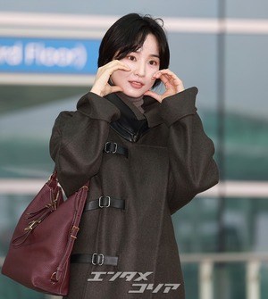 【フォト】パン・ヒョリン、コート＆ブーツで秋の装い…洗練されたビジュアル