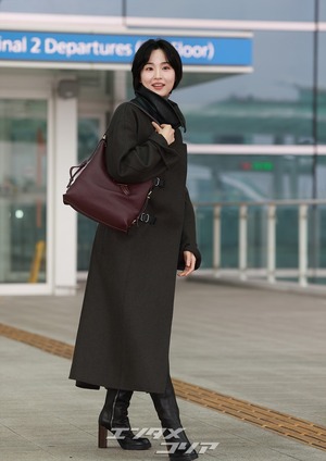 【フォト】パン・ヒョリン、コート＆ブーツで秋の装い…洗練されたビジュアル