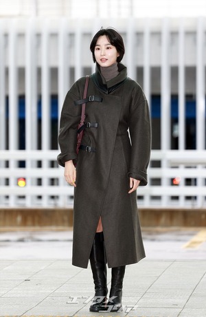 【フォト】パン・ヒョリン、コート＆ブーツで秋の装い…洗練されたビジュアル