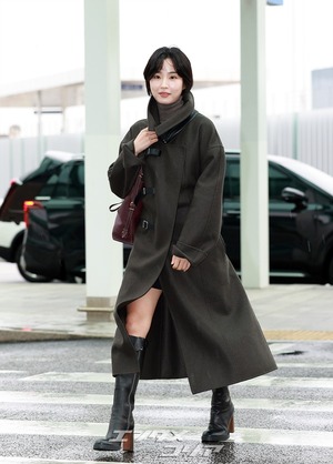 【フォト】パン・ヒョリン、コート＆ブーツで秋の装い…洗練されたビジュアル