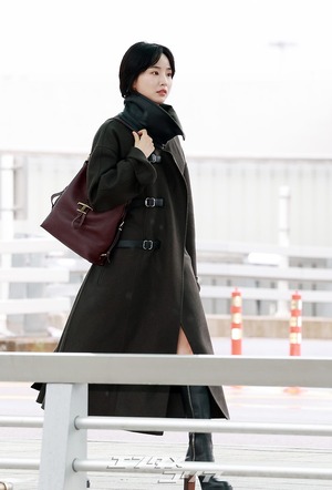 【フォト】パン・ヒョリン、コート＆ブーツで秋の装い…洗練されたビジュアル