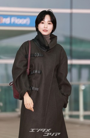 【フォト】パン・ヒョリン、コート＆ブーツで秋の装い…洗練されたビジュアル