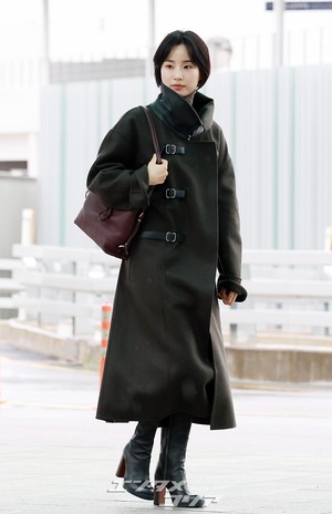 【フォト】パン・ヒョリン、コート＆ブーツで秋の装い…洗練されたビジュアル