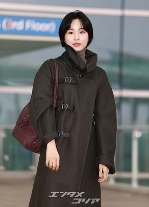 【フォト】パン・ヒョリン、コート＆ブーツで秋の装い…洗練されたビジュアル