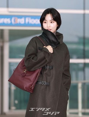 【フォト】パン・ヒョリン、コート＆ブーツで秋の装い…洗練されたビジュアル