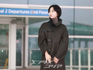 【フォト】パン・ヒョリン、コート＆ブーツで秋の装い…洗練されたビジュアル