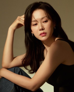 【フォト】ソン・イェジン、インタビュー写真で見事な腹筋アピール