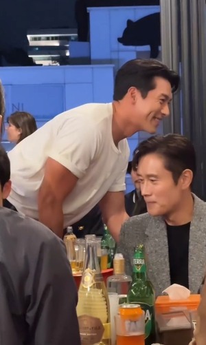 【フォト】ヒョンビン＆ソン・イェジン、シミラー・ルックで『仕方ない』打ち上げに出席