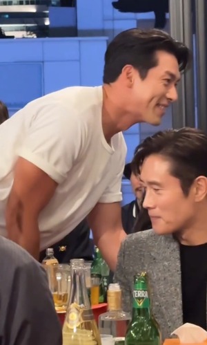 【フォト】ヒョンビン＆ソン・イェジン、シミラー・ルックで『仕方ない』打ち上げに出席