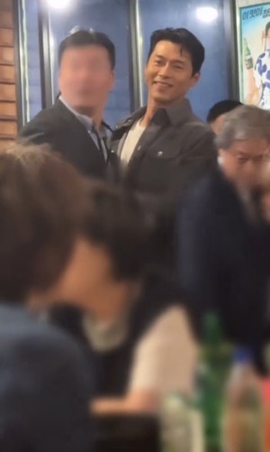 【フォト】ヒョンビン＆ソン・イェジン、シミラー・ルックで『仕方ない』打ち上げに出席