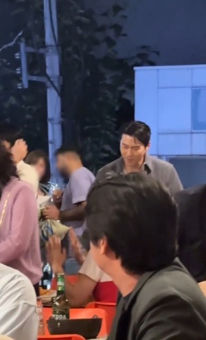 【フォト】ヒョンビン＆ソン・イェジン、シミラー・ルックで『仕方ない』打ち上げに出席