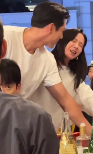 【フォト】ヒョンビン＆ソン・イェジン、シミラー・ルックで『仕方ない』打ち上げに出席