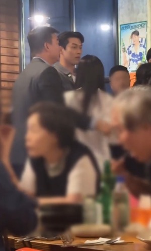 【フォト】ヒョンビン＆ソン・イェジン、シミラー・ルックで『仕方ない』打ち上げに出席