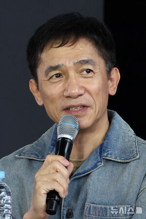 【フォト】オープントークに臨む『Silent Friend』主演のトニー・レオン＝釜山映画祭