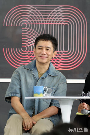 【フォト】オープントークに臨む『Silent Friend』主演のトニー・レオン＝釜山映画祭