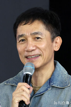 【フォト】オープントークに臨む『Silent Friend』主演のトニー・レオン＝釜山映画祭