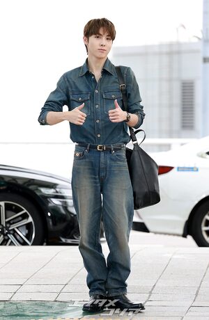 【フォト】ALLDAY PROJECTウチャン、デニム・オン・デニム・コーデがさわやか