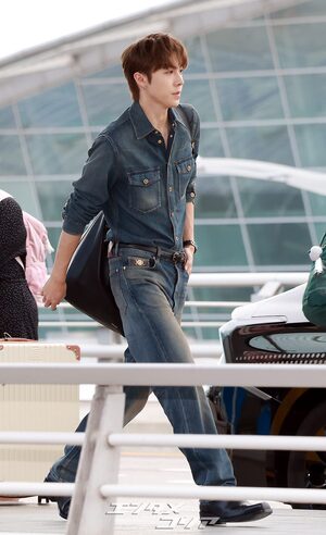 【フォト】ALLDAY PROJECTウチャン、デニム・オン・デニム・コーデがさわやか