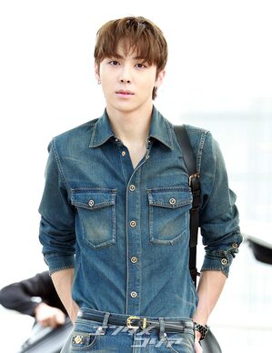 【フォト】ALLDAY PROJECTウチャン、デニム・オン・デニム・コーデがさわやか