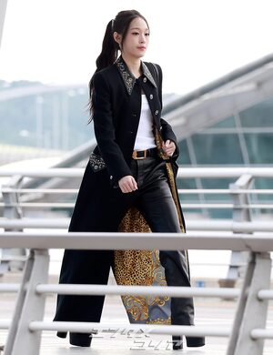 【フォト】ALLDAY PROJECTアニー「VERSACEのショーに行ってきます」