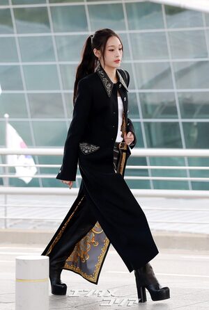 【フォト】ALLDAY PROJECTアニー「VERSACEのショーに行ってきます」