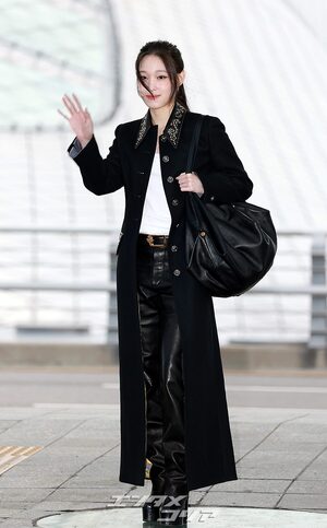 【フォト】ALLDAY PROJECTアニー「VERSACEのショーに行ってきます」