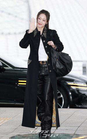 【フォト】ALLDAY PROJECTアニー「VERSACEのショーに行ってきます」