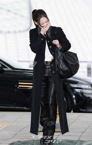 【フォト】ALLDAY PROJECTアニー「VERSACEのショーに行ってきます」