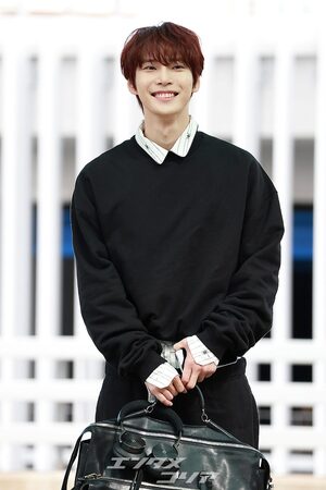 【フォト】NCTドヨン、腰パン姿でオランダへ