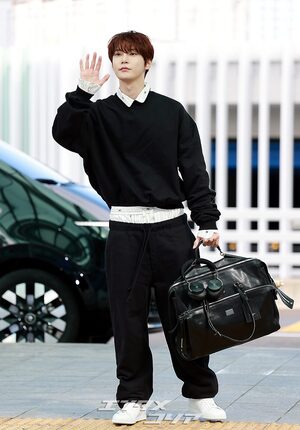 【フォト】NCTドヨン、腰パン姿でオランダへ