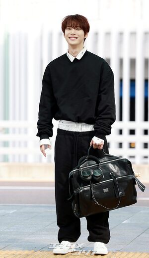 【フォト】NCTドヨン、腰パン姿でオランダへ