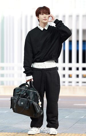 【フォト】NCTドヨン、腰パン姿でオランダへ