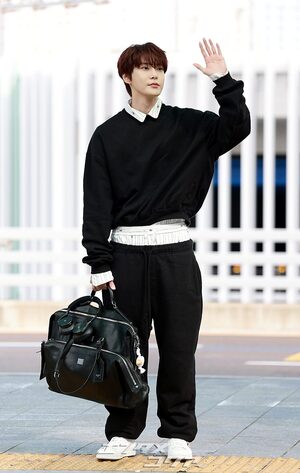 【フォト】NCTドヨン、腰パン姿でオランダへ