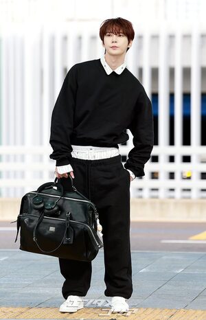 【フォト】NCTドヨン、腰パン姿でオランダへ