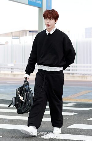 【フォト】NCTドヨン、腰パン姿でオランダへ