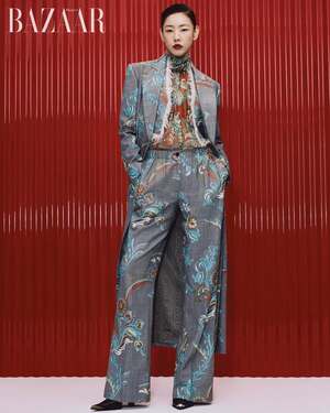 【フォト】ハン・ヘジン、トップモデルのオーラぷんぷん…ETROのアイテムを完ぺきに着こなす