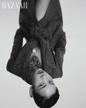 【フォト】ハン・ヘジン、トップモデルのオーラぷんぷん…ETROのアイテムを完ぺきに着こなす