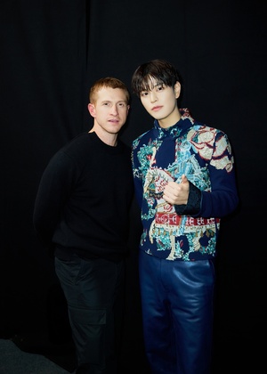 【フォト】Stray Kidsスンミンとチョン・ウンチェ、BURBERRYのショーに出席