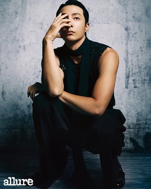 【フォト】ロイ・キム、多彩な着こなしで洗練された雰囲気