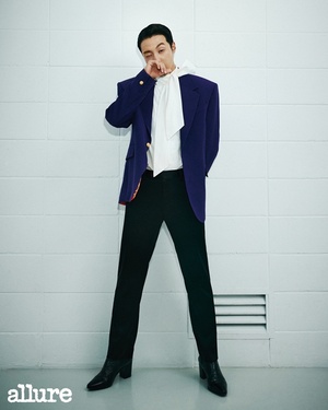 【フォト】ロイ・キム、多彩な着こなしで洗練された雰囲気