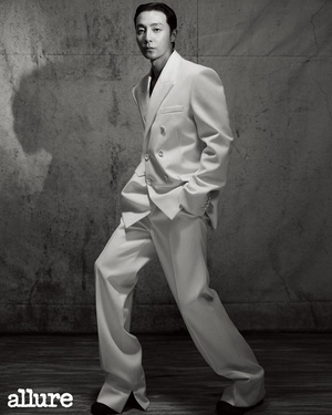 【フォト】ロイ・キム、多彩な着こなしで洗練された雰囲気