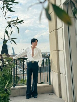 【フォト】ボタン外したBTSジン…魅惑のプリンス