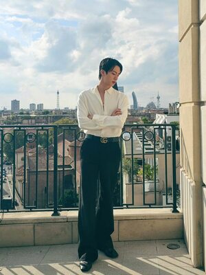 【フォト】ボタン外したBTSジン…魅惑のプリンス