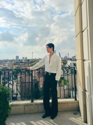 【フォト】ボタン外したBTSジン…魅惑のプリンス