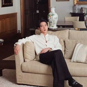 【フォト】ボタン外したBTSジン…魅惑のプリンス