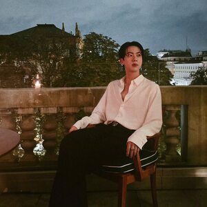 【フォト】ボタン外したBTSジン…魅惑のプリンス