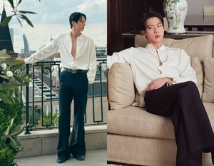 BTSジン ボタン外したシャツから厚い胸板がチラリ